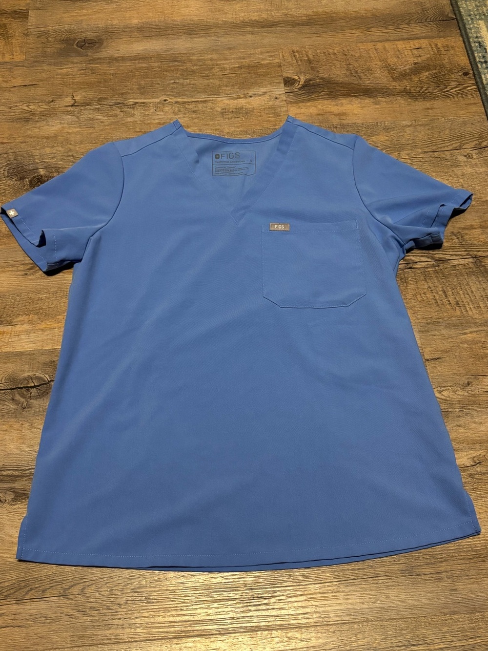 FIGS Women’s Blue Pocket Scrub Top
